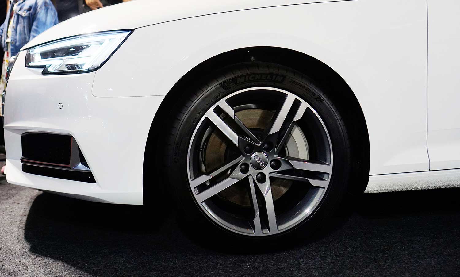 AUDI A 4: THE HEADLINER