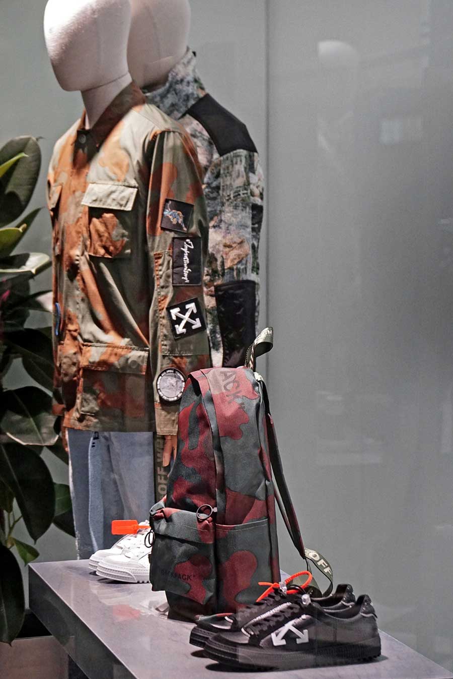 OFF-WHITE