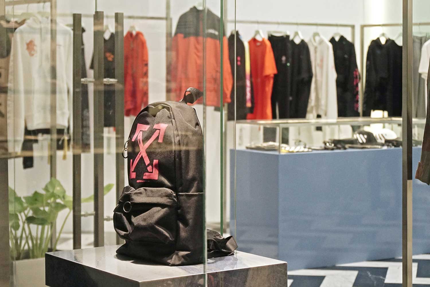 OFF-WHITE