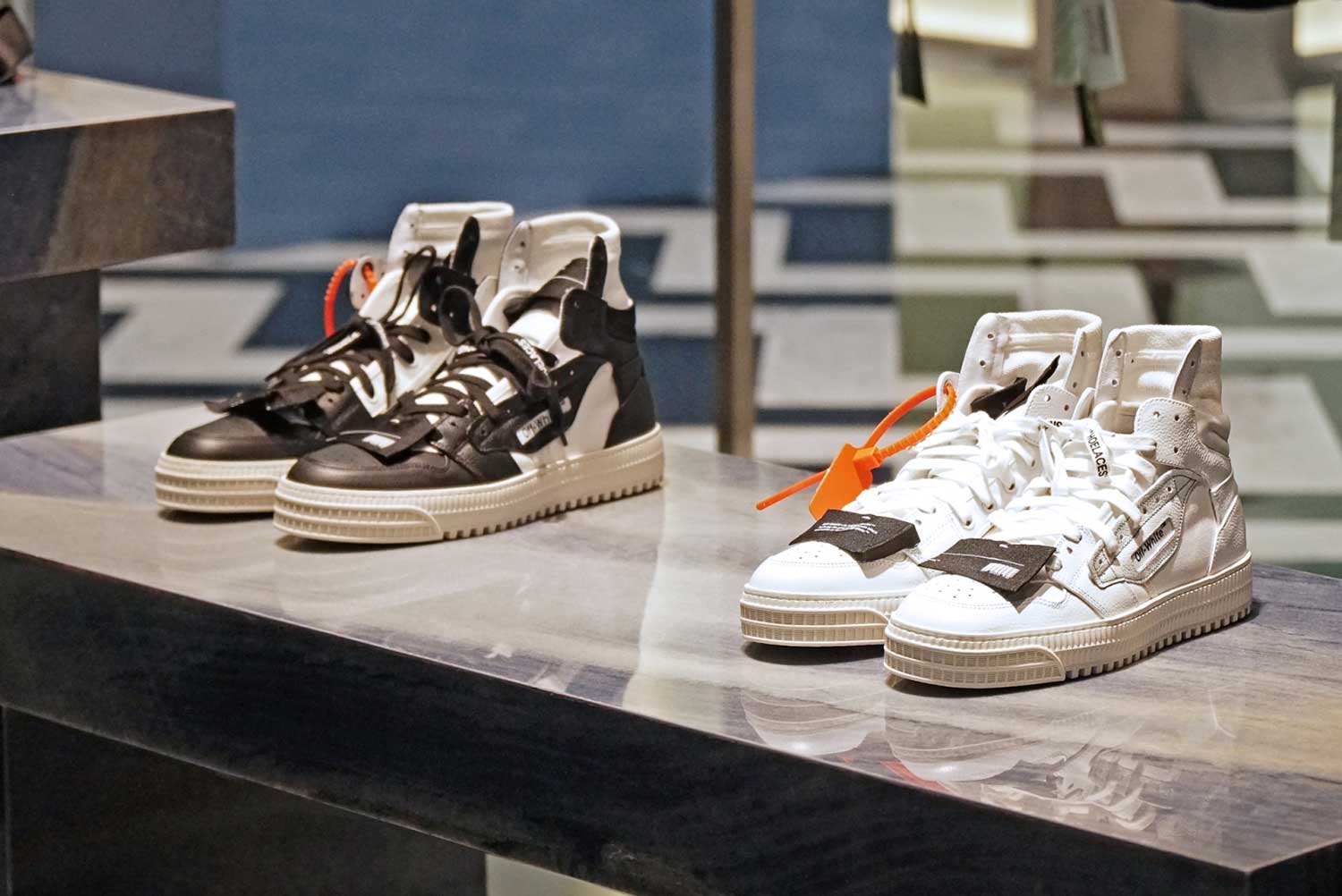 OFF-WHITE
